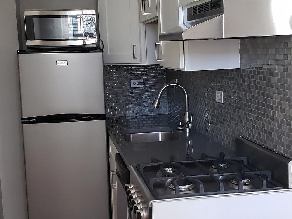 1st image of 511 W Belmont Ave APT 2