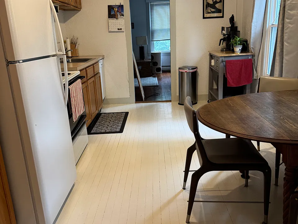 289 Main St S #2B