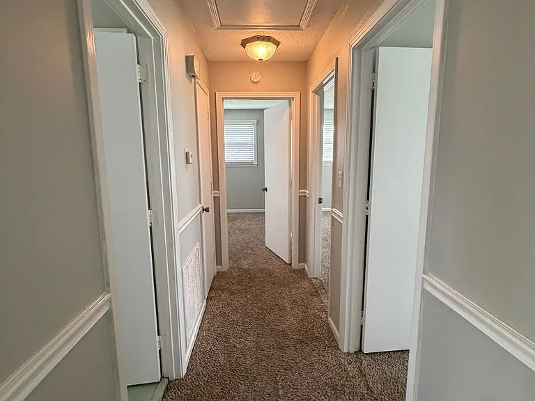 160 E Regent Dr — Photo 17