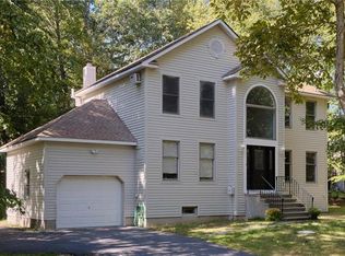 434 Underhill Dr, Tamiment, PA 18371