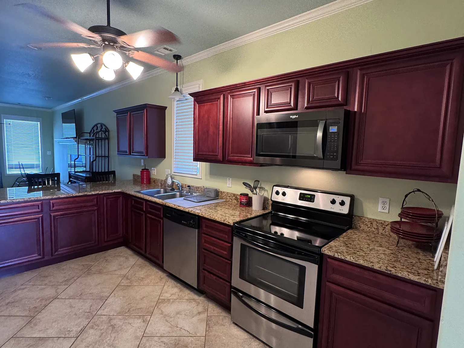 2 bed, 2.5 bath, 1344 sqft, $1,800 — Photo 4