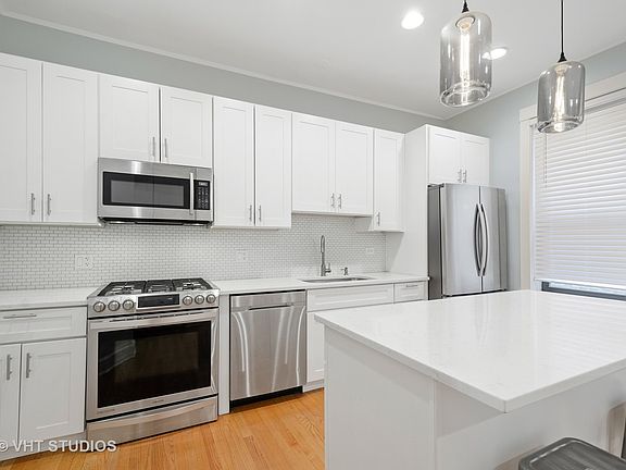 4th image of 2819 N Cambridge Ave APT 2S