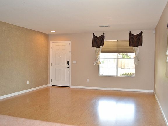 5th image of 3421 Delphinium Way