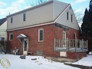 3rd image of 152 Cherryland St