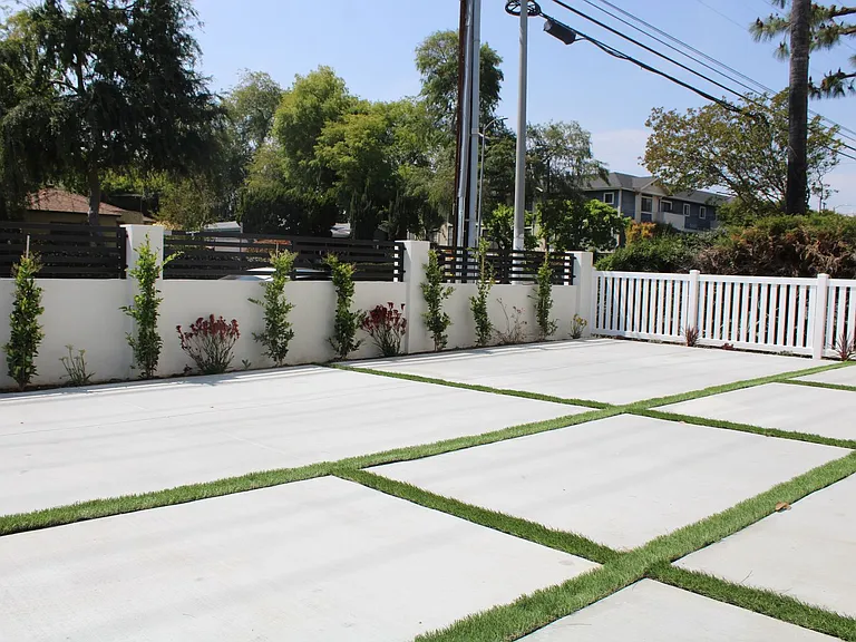 5014 Kester Ave — Photo 2