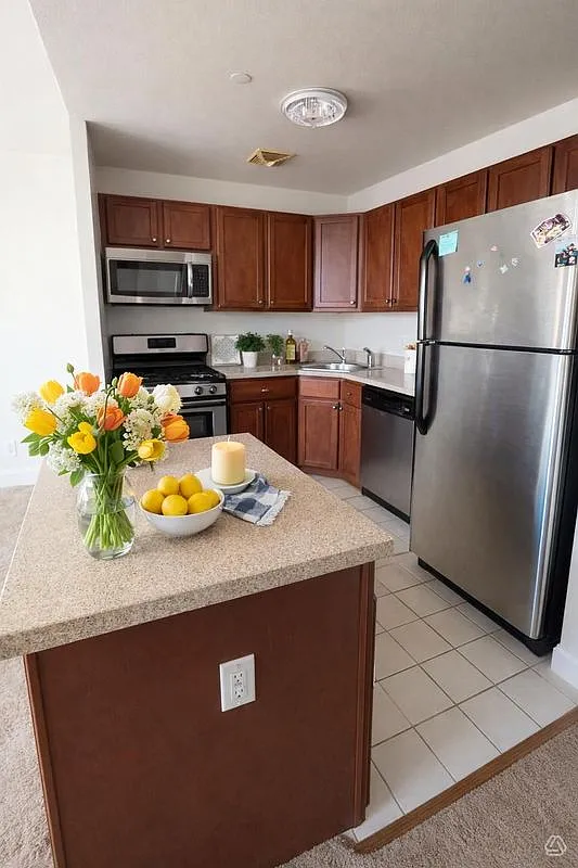 5 bed, 3.5 bath, 1200 sqft, $2,800 — Photo 1