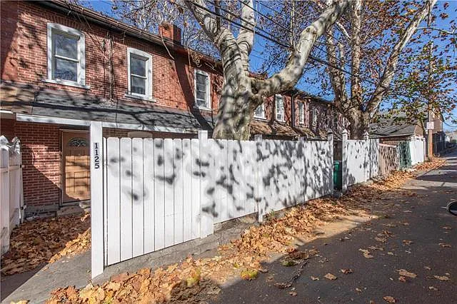 1125 Amplex St