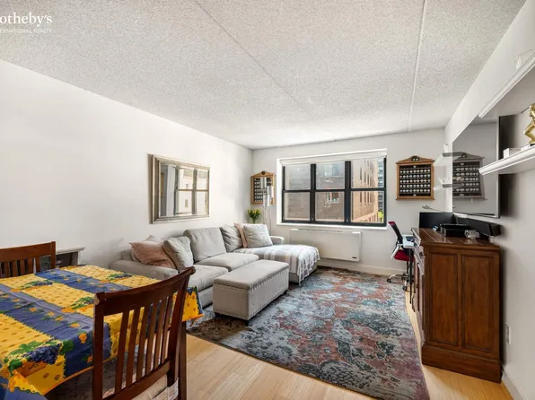 516 West 47th Street S4H image 2 of 12
