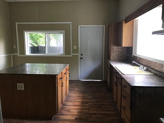 3rd image of 608 Lincoln St