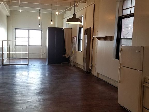 4th image of 304 Meserole St Bsmt 2