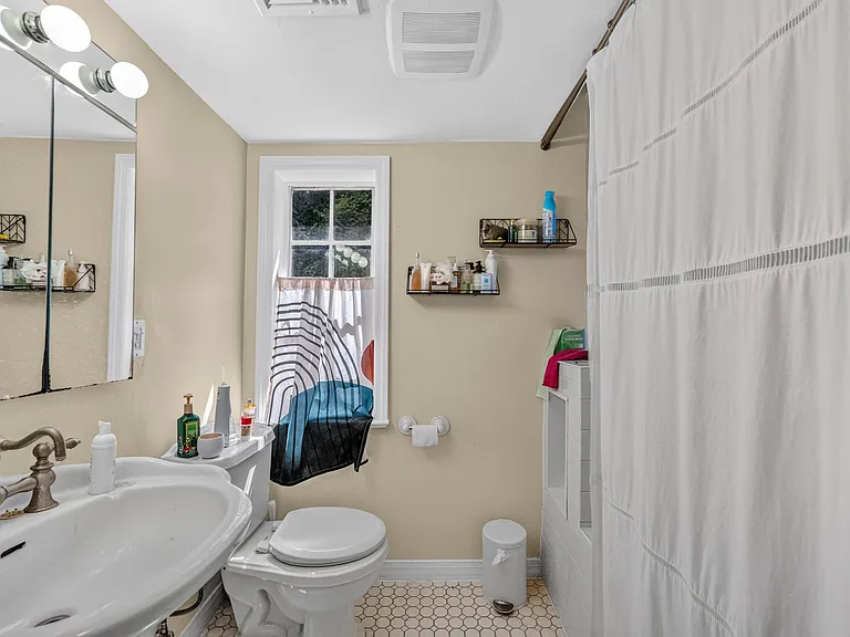 8 Old Wood Rd — Photo 14