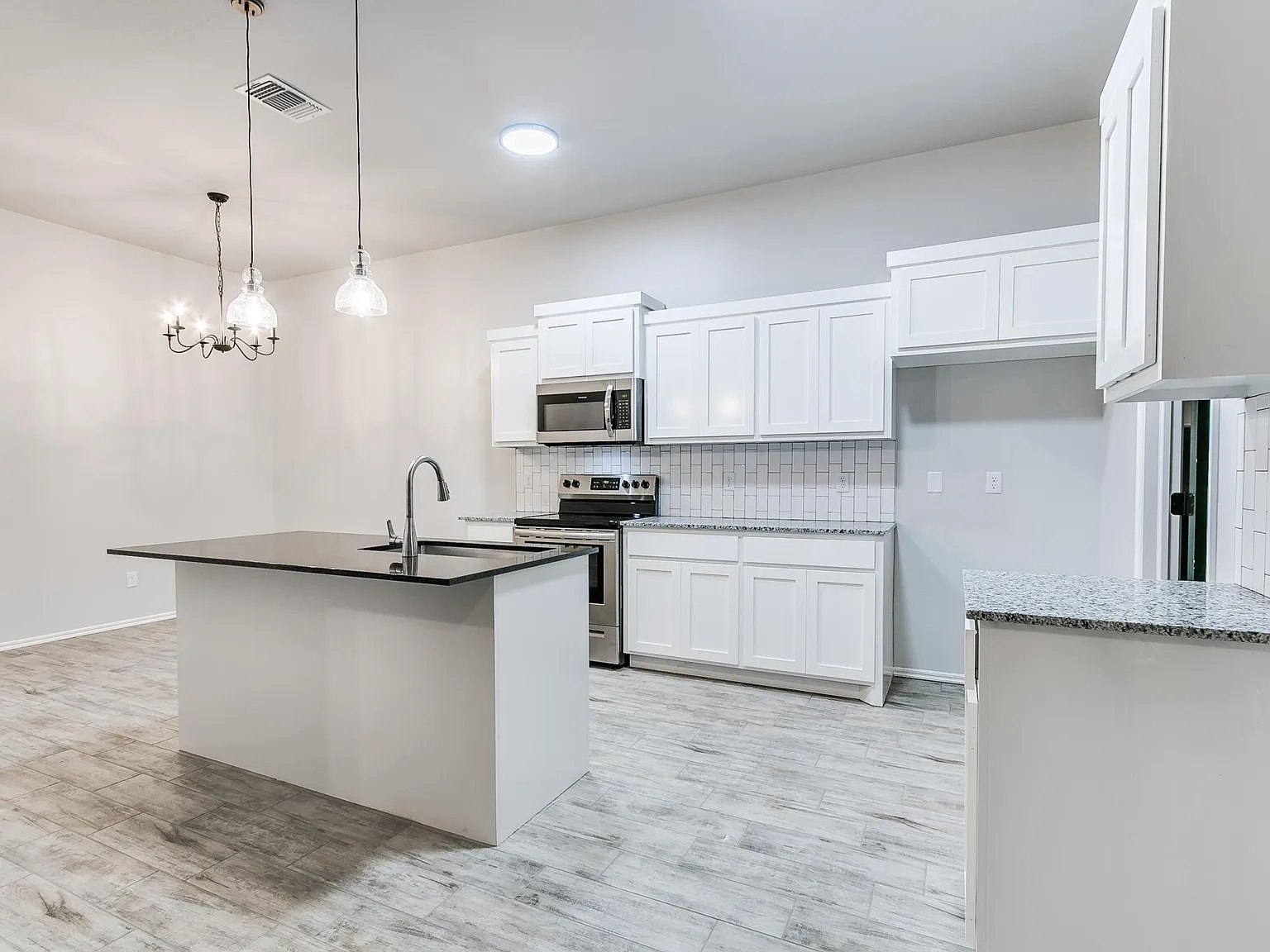 3 bed, 1246 sqft, $1,495 — Photo 2