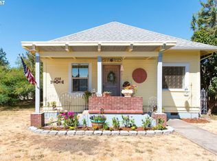 1038 W Main St, Cottage Grove, OR 97424