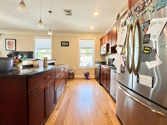 2nd image of 17 Mansfield St #3