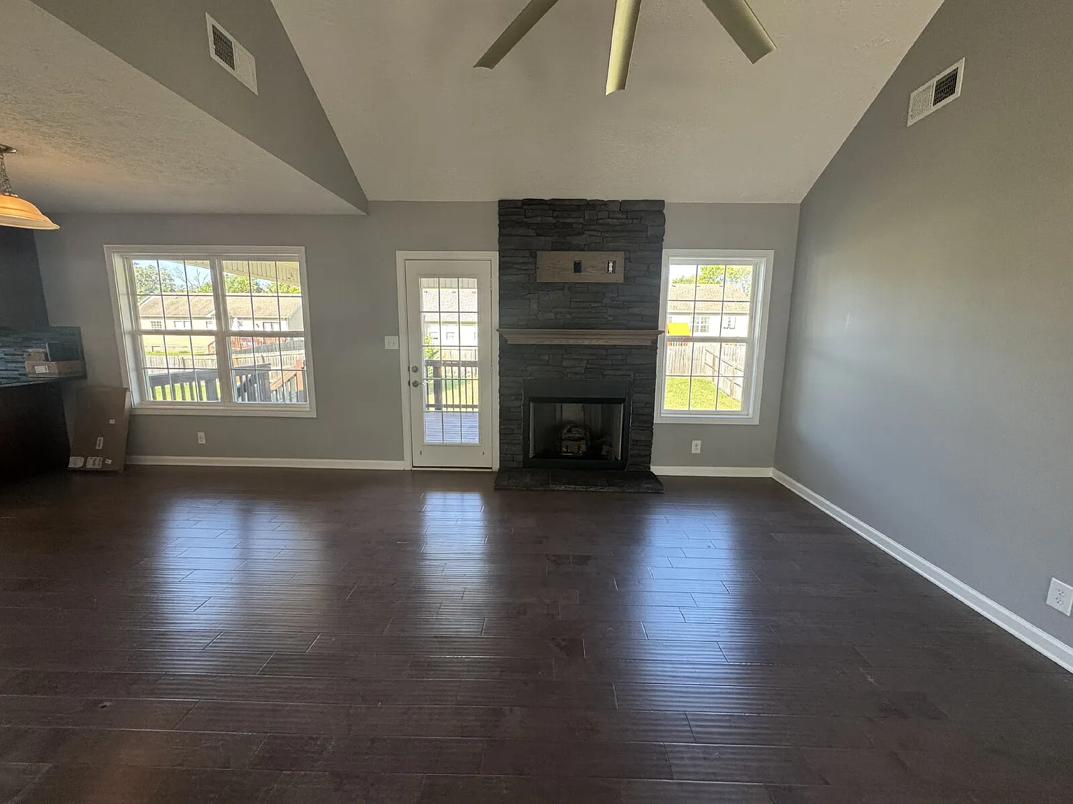 4 bed, 3.0 bath, 2110 sqft, $2,000 — Photo 4
