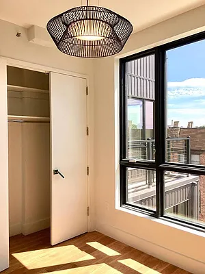 Rented by Manhattan Management LLC | media 28