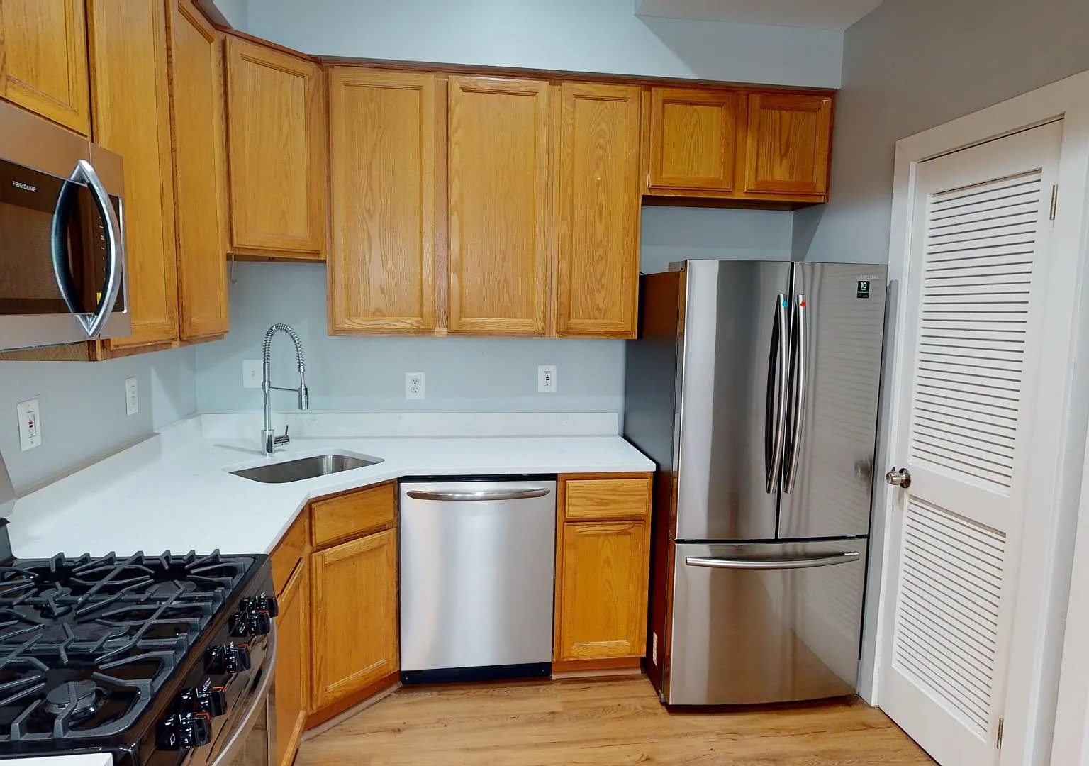 2 bed, 1100 sqft, $2,899 — Photo 2