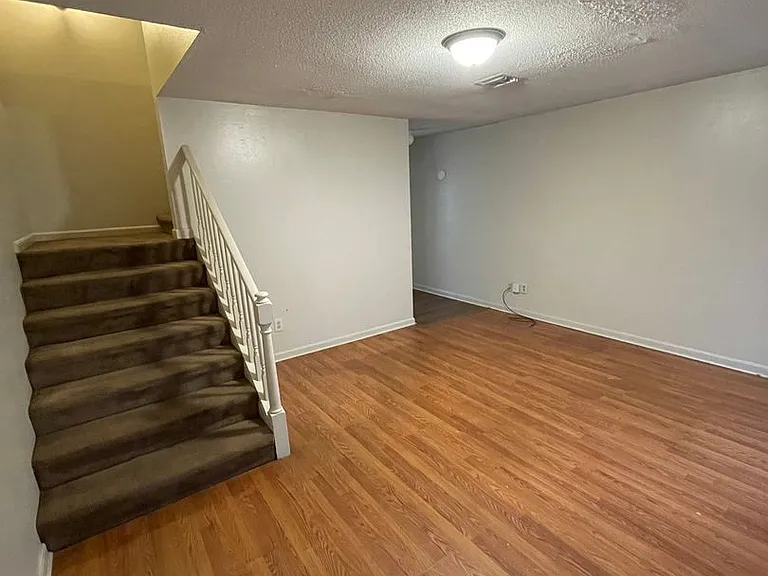 200 Loire Ave — Photo 4