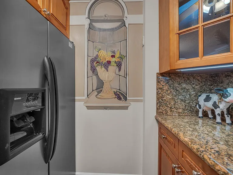 630 Sapodilla Ave #407 — Photo 12