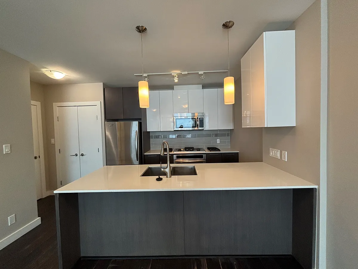 Building Photo - 5511 Hollybridge Way #5021