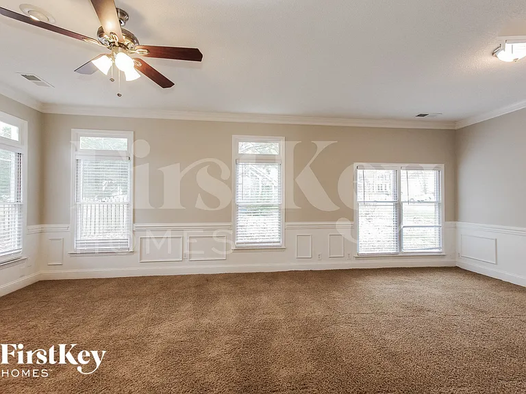 2601 Kirkholm Dr — Photo 2
