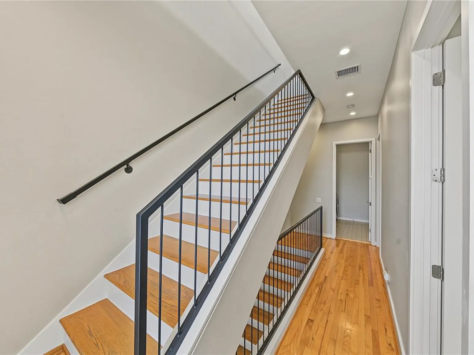 2 bed, 2.5 bath, 2000 sqft, $875 — Photo 4