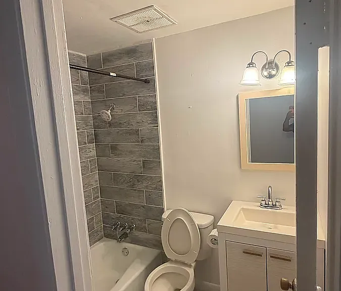 2824 Helen St — Photo 6