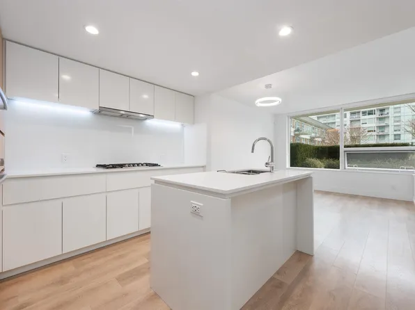 6900 Pearson Way #404, Richmond, BC V7C 0C9