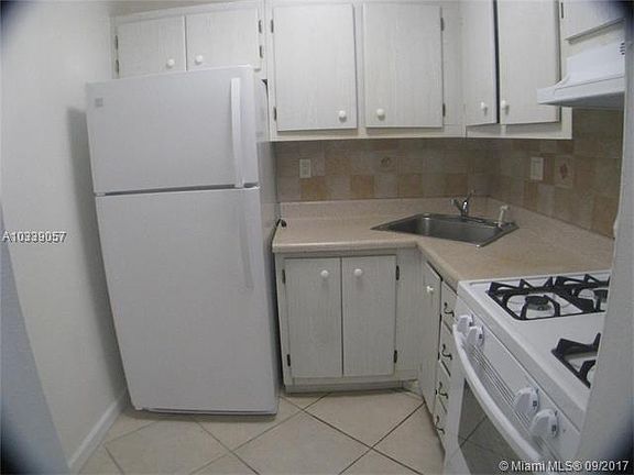 5th image of 20210 NE 2nd Ave APT V30