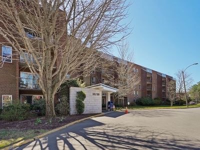 50-56 Broadlawn Park APT 121, Chestnut Hill, MA, 02467