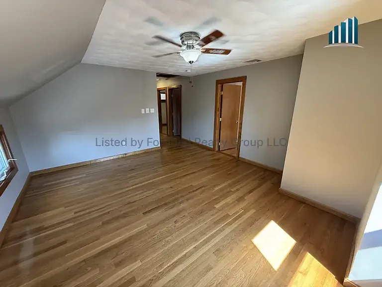 132 Hall St #3 — Photo 2