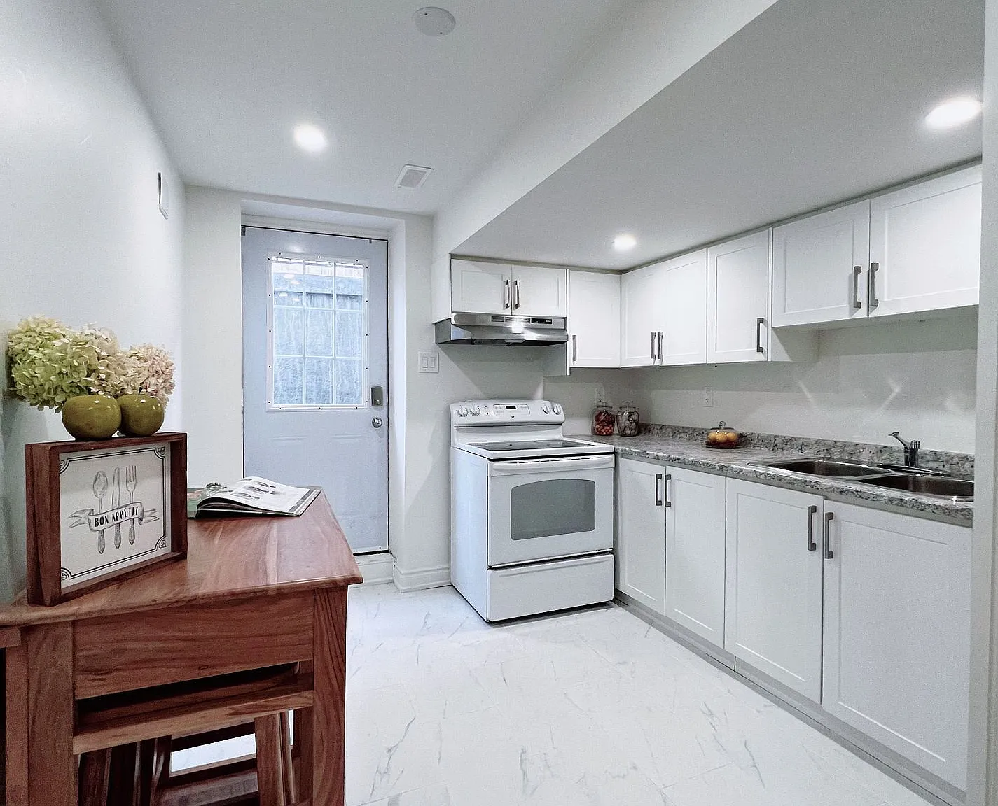 3 bed, $2,200 — Photo 1