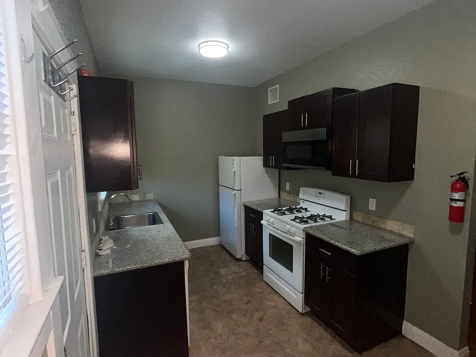 203 W Magnolia Ave #6