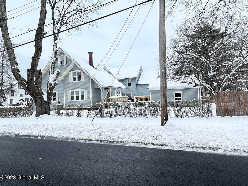 3rd image of 260 E Fulton Street