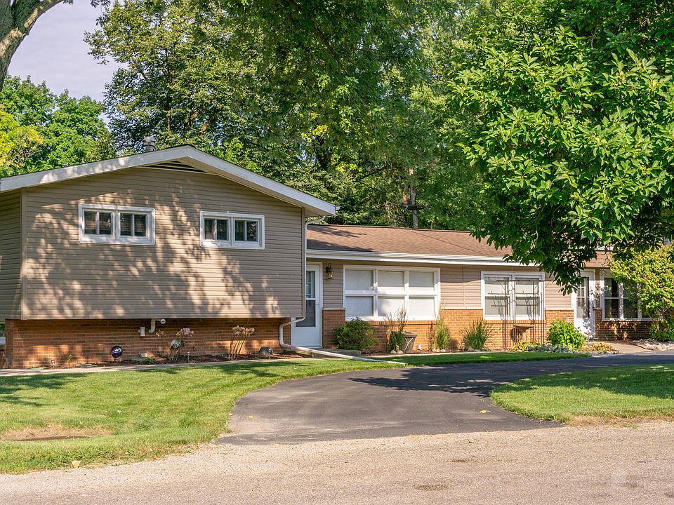 1st image of 7 Hilltop Dr