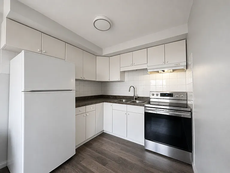 15 Tracey Park Dr #14 — Photo 2