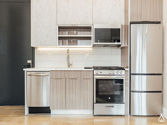 3rd image of 358 Irving Ave #1E