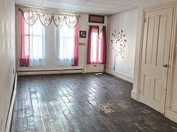4th image of 1262 Buttonwood St