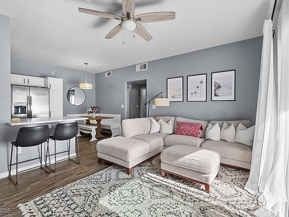 4th image of 2291 W Horizon Ridge Pkwy Unit 11264