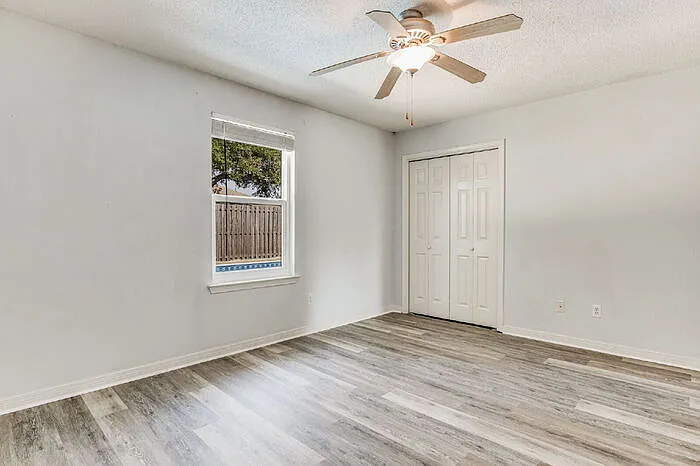 907 Catskill Ln — Photo 23