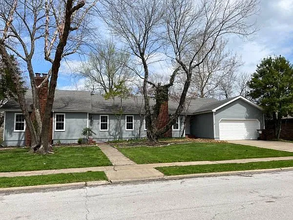 E Lark St, Springfield — Photo 1