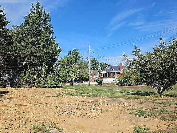 5th image of 121 Lincoln St