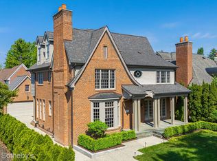 555 Baldwin Ct, Birmingham, MI 48009