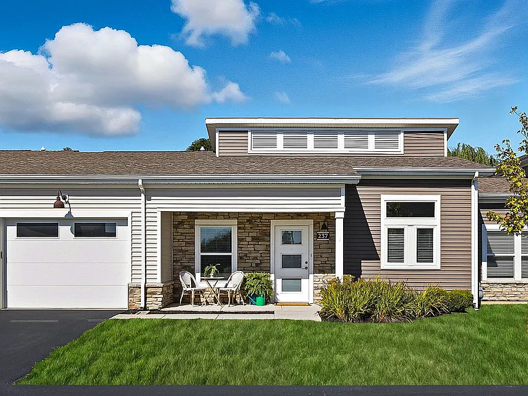 Burr Oak Commons — Photo 15