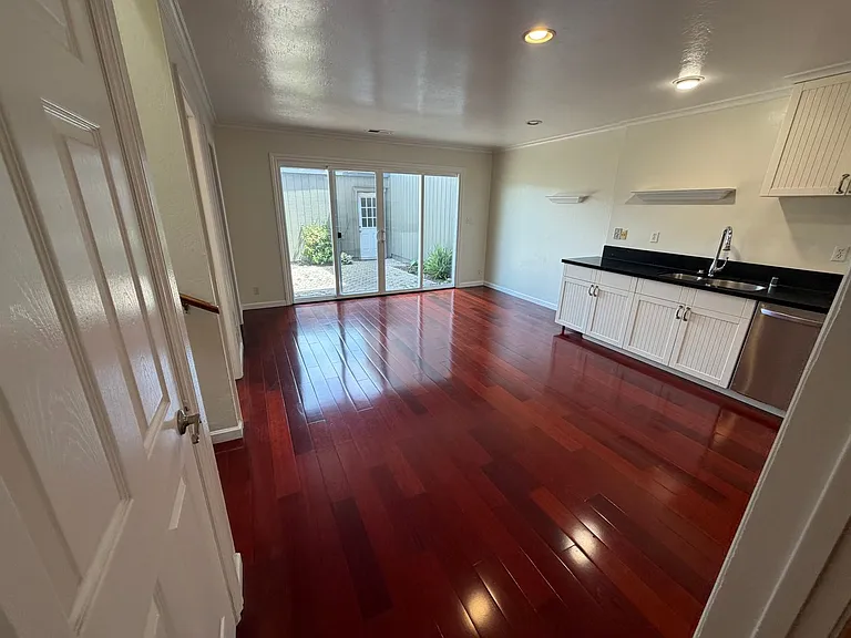 3423 Catalina Ave — Photo 5