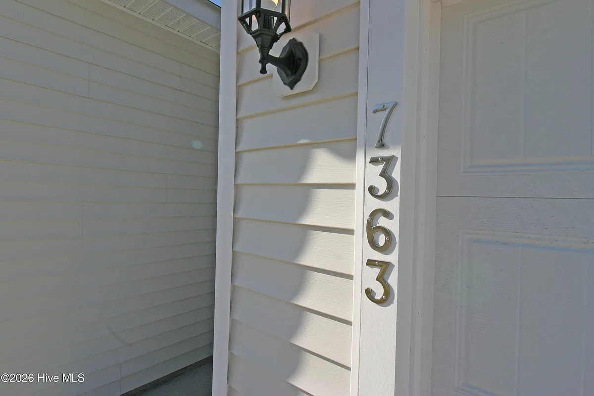 Building Photo - 7363 Bellacroft Dr