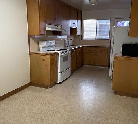 4th image of 210 Flanders Ct #210