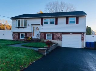 1 Young Farm Rd, Methuen, MA 01844