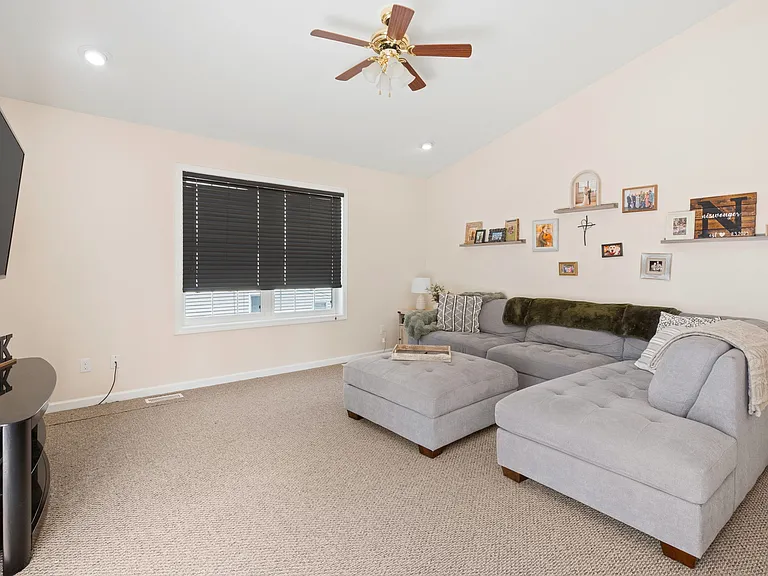 1223 Edith Ave NE — Photo 9