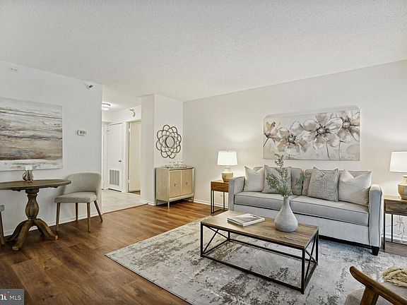 3rd image of 1600 N Oak St APT 329